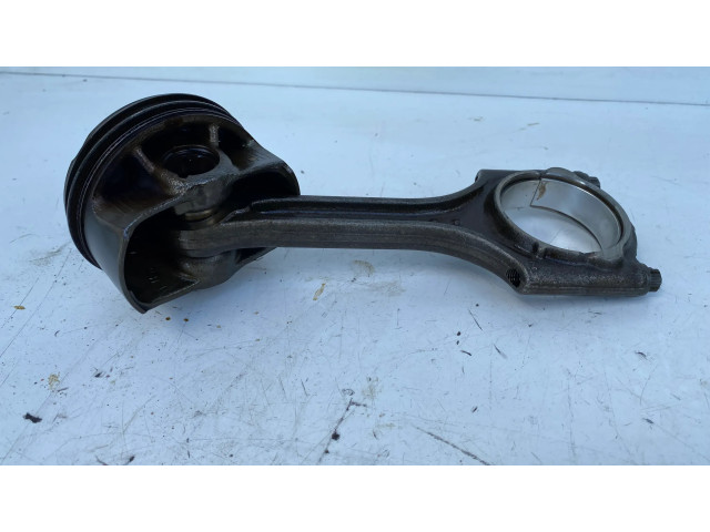 Поршень с шатуном Volvo V40 для бензинового двигателя 1.5