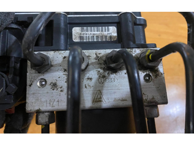 Блок АБС 6R0907379S, 6R0907379AB Skoda Fabia Mk2 (5J) 2007 - 2014 года