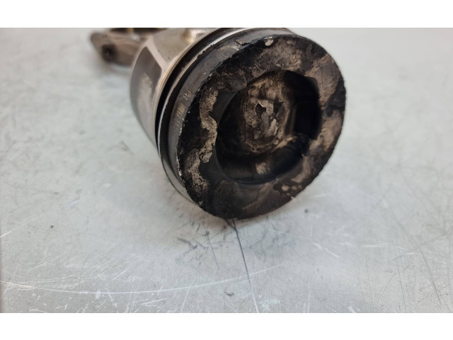 Поршень с шатуном Skoda Octavia Mk3 (5E)