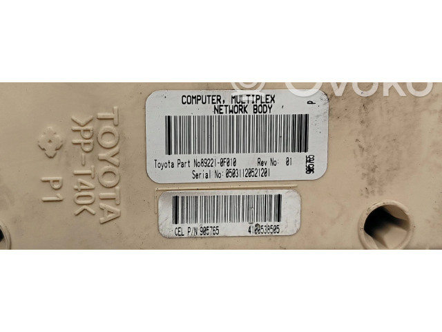 Блок предохранителей  89221-0F010   Toyota Corolla Verso E121    