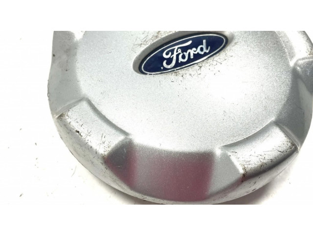 Заводская крышка (крышки) от центрального отверстия колеса