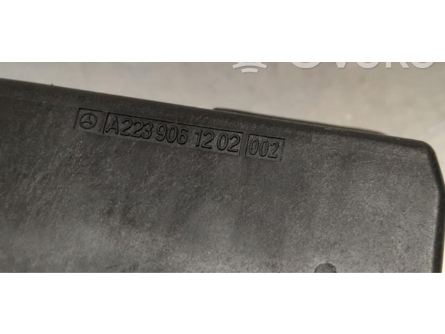 Pojistková skříňka A2239061502 Mercedes-Benz C W206 2022