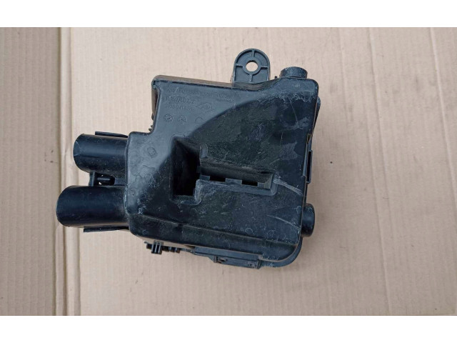 Блок предохранителей 243804185R Renault Clio IV