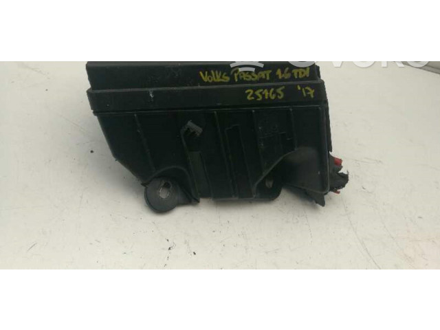 Pojistková skříňka 5Q0907361B Volkswagen PASSAT 2017