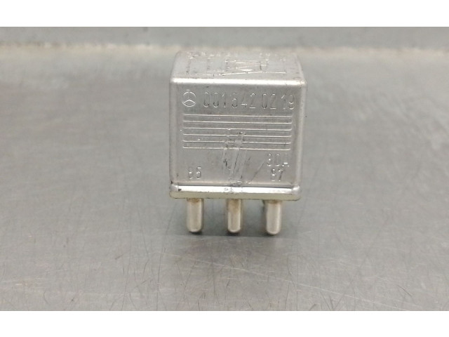 Pojistková skříňka 0015420219 Mercede-Benz S W126 1988