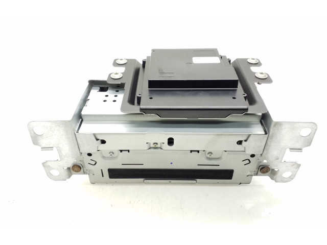 Радио/ проигрыватель CD/DVD / навигация