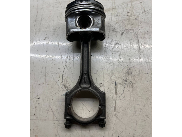 Поршень с шатуном 82L187    Volvo V40