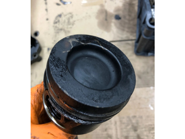 Píst 038JDE Volkswagen Tiguan