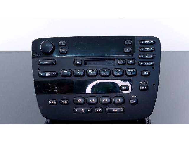 Радио/ проигрыватель CD/DVD / навигация