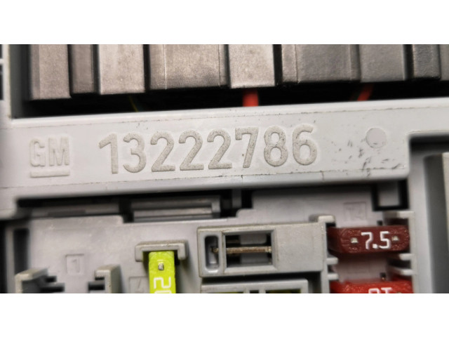 Блок предохранителей 13222786, 13500587 Chevrolet Orlando