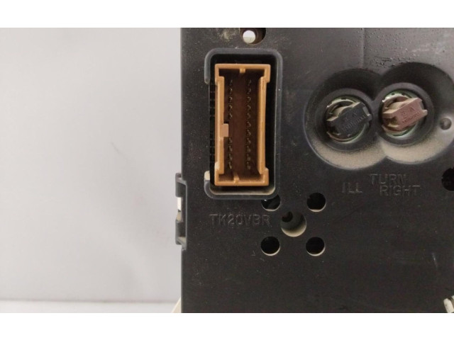 Přístrojová deska Nissan Almera Tino BU071