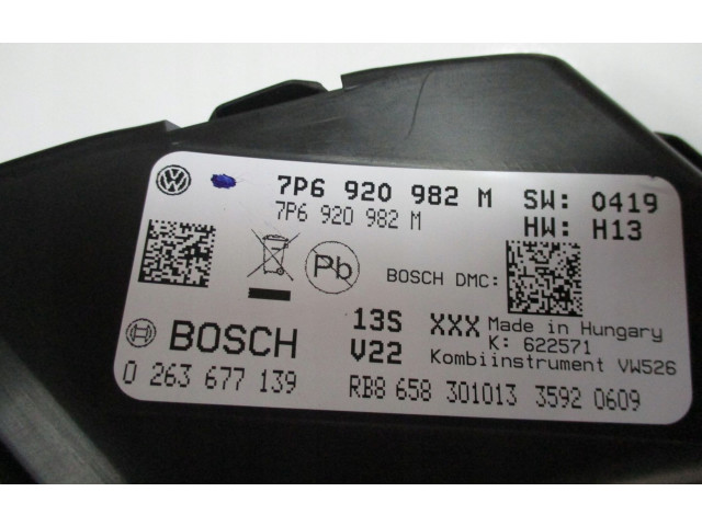 Přístrojová deska Volkswagen Touareg II 2011 7P6920982M