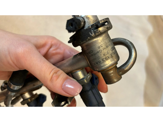 Vstřikovací lišta 06B133681 Audi A6 S6 C5 4B pro benzínový motor 1.8 AWT