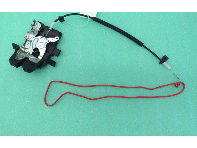 Замок багажника 670039576, 927776104 Maserati Levante 2017 - года