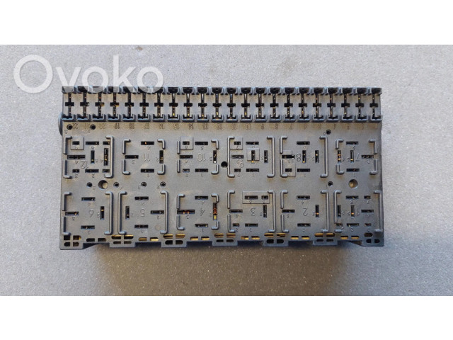 Блок предохранителей 357937039 Ford Galaxy