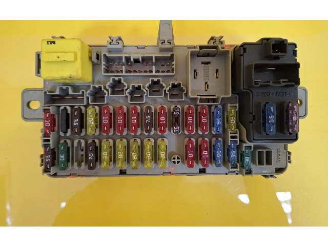 Блок предохранителей YQE102720 Rover 620