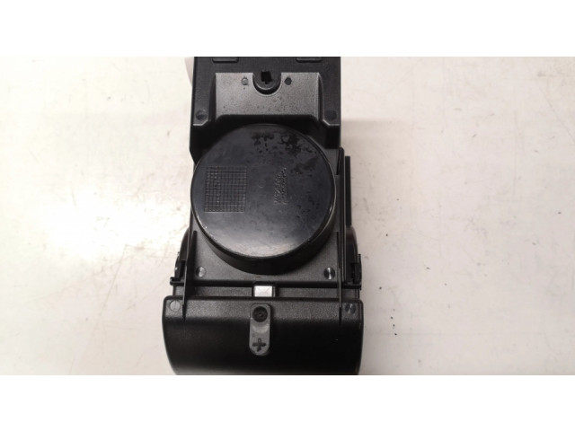 Передний держатель чашки