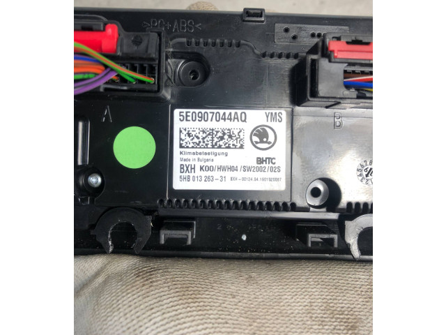 Блок управления климат-контролем 5E0907044AQ, 5HB0132631   Skoda Octavia Mk3 (5E)