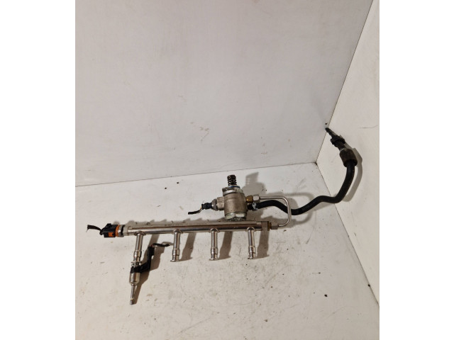 Топливная рампа 03F133320C Audi A1