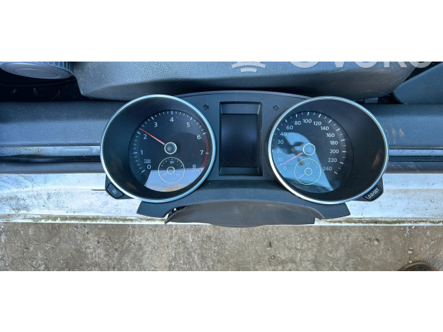 Панель приборов 5K0920861 Volkswagen Golf VI