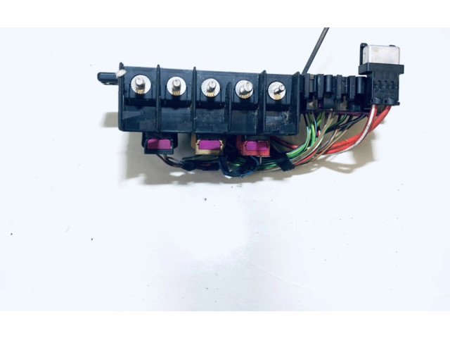 Блок предохранителей 8l0941822 Volkswagen Golf IV