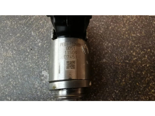 Vstřikovač PE0113250B Mazda CX-3 pro benzínový motor 2.0