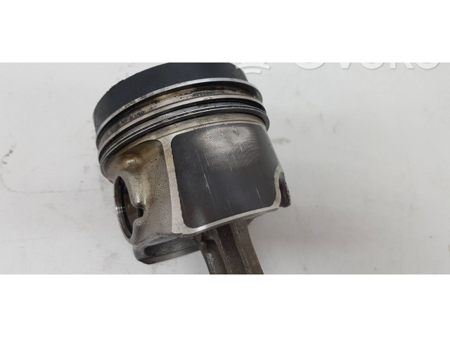 Поршень с шатуном 04bc Skoda Fabia Mk3 (NJ)