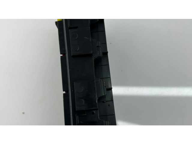 Pojistková skříňka 9389068, 19549000001 BMW 4 F36 Gran coupe 2018