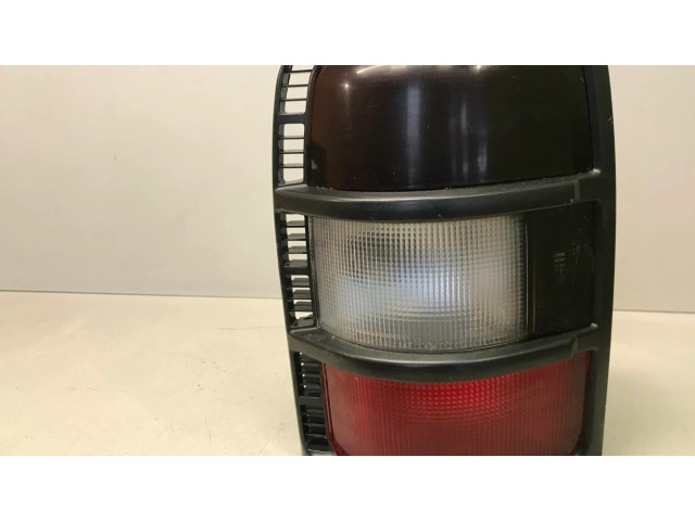 Задний фонарь левый сзади Mitsubishi Pajero 1991-1999 года