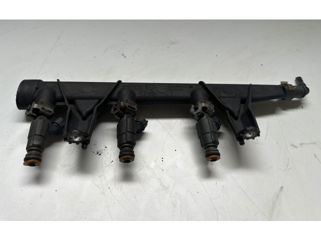 Топливная рампа 9676020480   Citroen C4 Cactus  