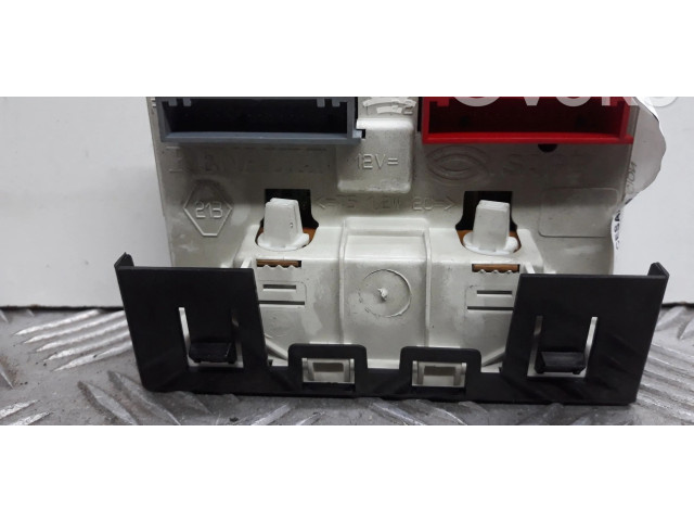 Экран дисплея вверх 8200028364A    Renault Clio II  D7F G7 