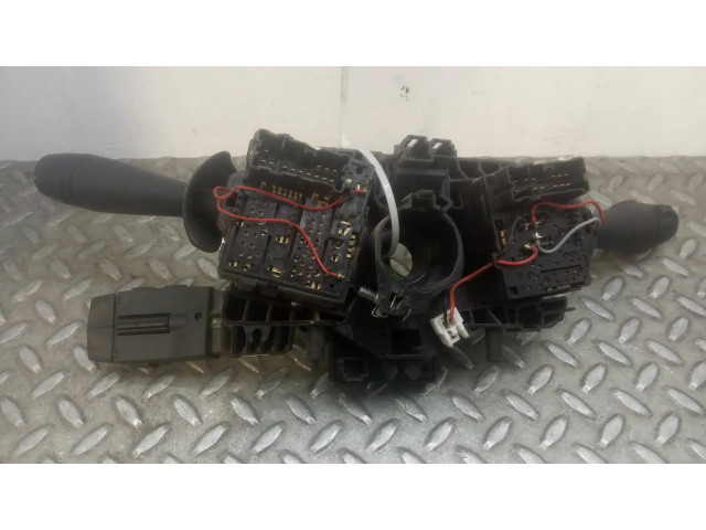 Мултифункционный включатель управления / ручка