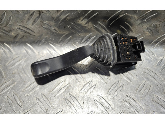 Ручка стеклоочистителей 09185413, 09185414 Opel Meriva A