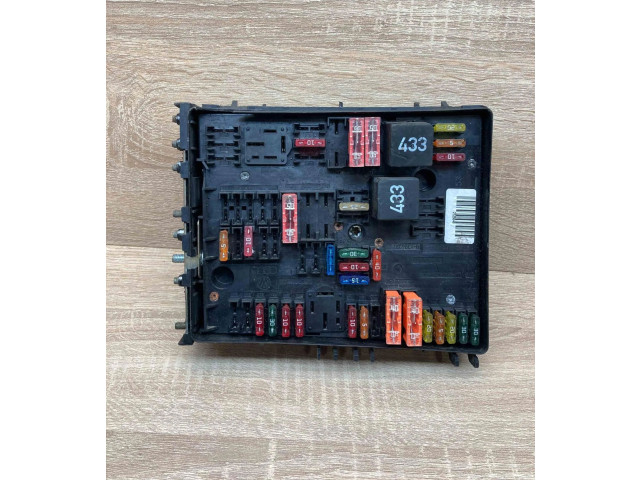 Блок предохранителей 1K0937124H   Audi A3 S3 8P    