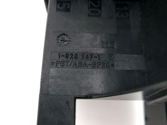 Pojistková skříňka A2035452401, 5DK00848641 Mercedes-Benz C W203 2003