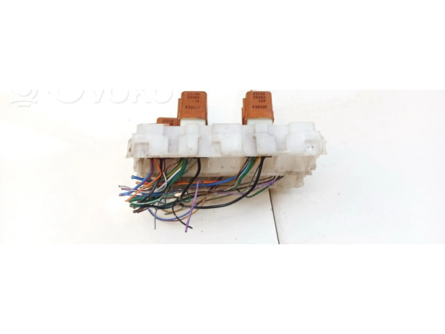 Pojistková skříňka Mazda 5 2006