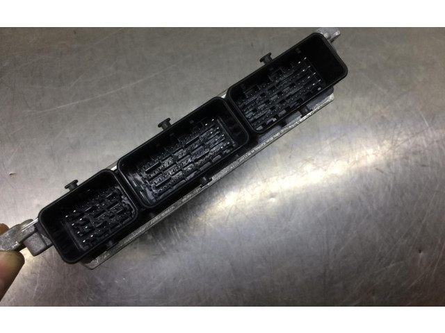 Блок управления двигателя 237102982S, 237105499R   Dacia Logan II