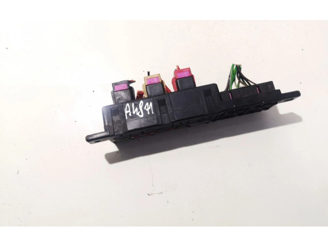 Блок предохранителей 8l0941822 Volkswagen Golf IV