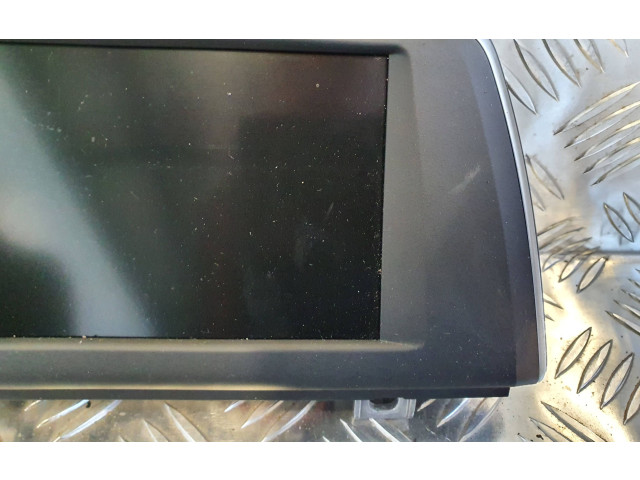 Радио/ проигрыватель CD/DVD / навигация