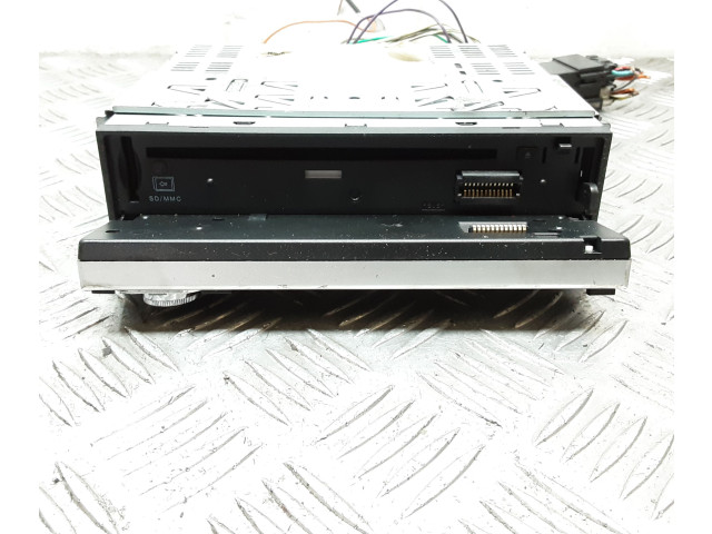 Радио/ проигрыватель CD/DVD / навигация