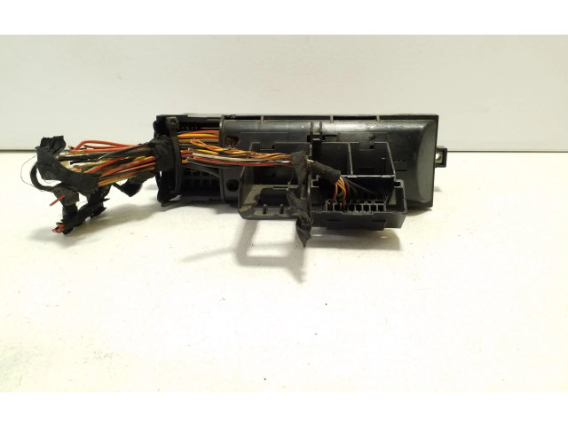 Блок предохранителей 6R0937615A Volkswagen Golf Plus