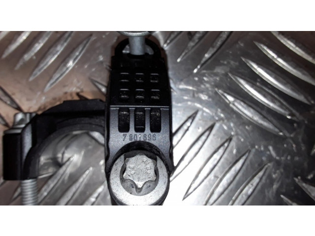 Другая деталь отсека двигателя