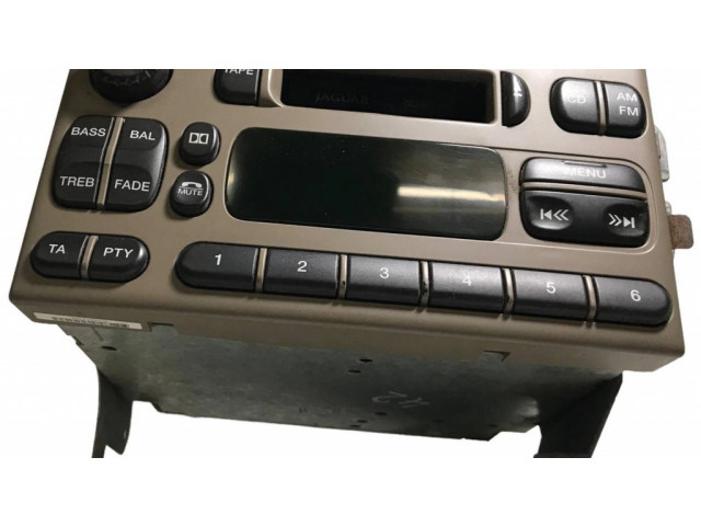 Радио/ проигрыватель CD/DVD / навигация