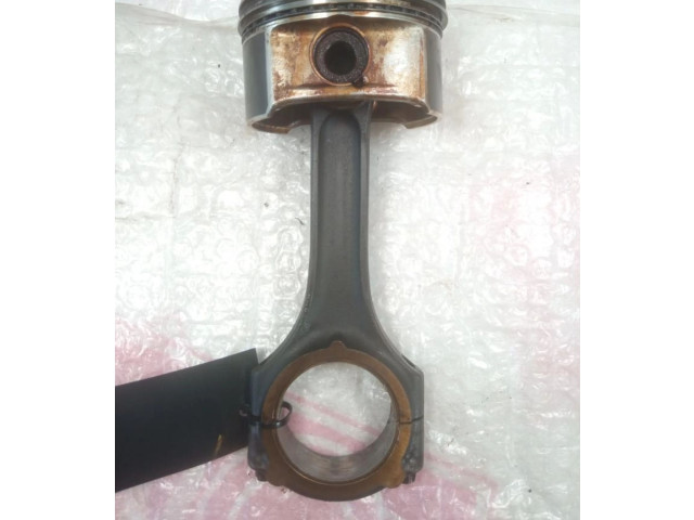 Píst    Mercedes-Benz C W203     