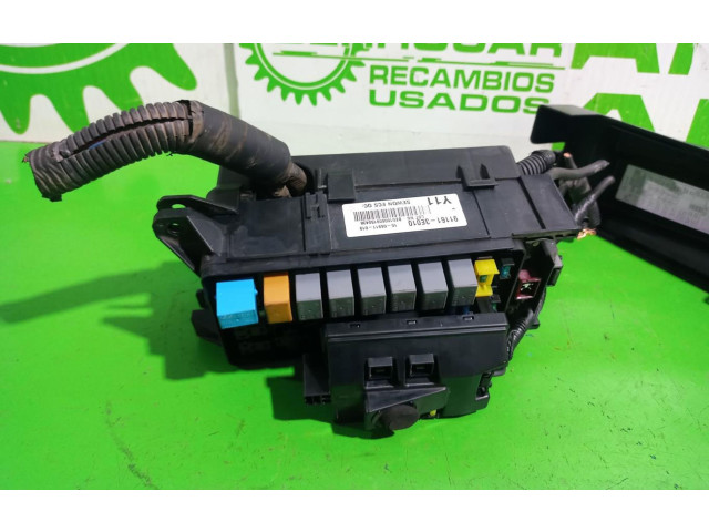 Блок предохранителей 911613E010   KIA Sorento    