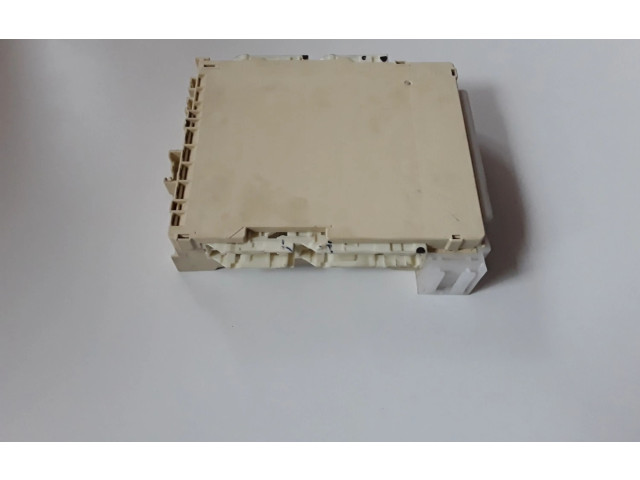 Pojistková skříňka 8273008090 Toyota Sienna XL30 III 2013