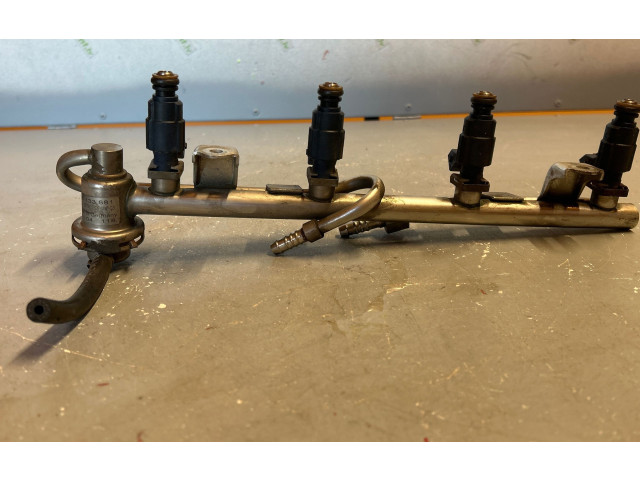 Топливная рампа 06B133681   Audi A6 S6 C5 4B  