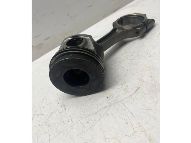  Поршень с шатуном    Volkswagen PASSAT B6  