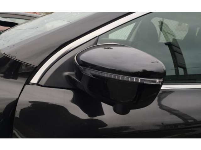 Zpětné zrcátko Nissan Qashqai 2015 REBATIVEL