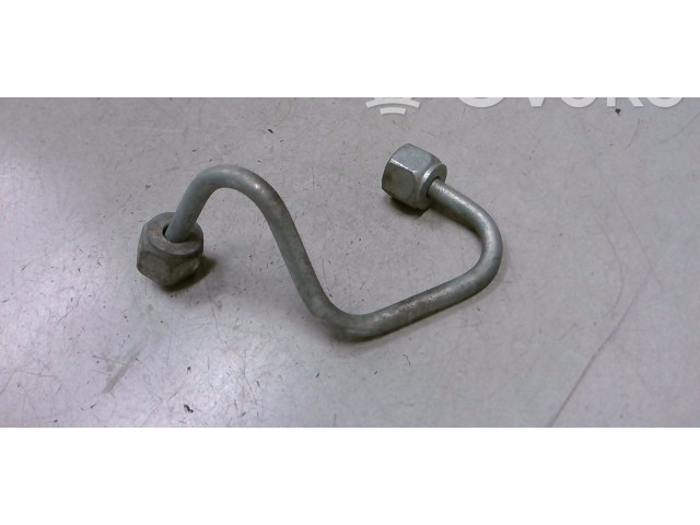 Топливная рампа 058133681   Volkswagen PASSAT B5.5  